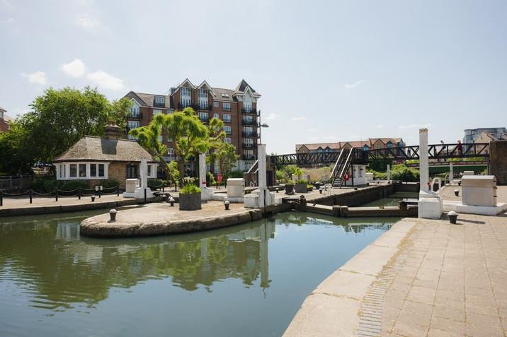 Vb5447813 Fairview Printmakers Yard 170525 6...