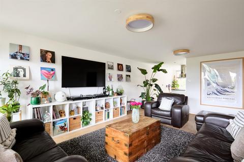 3 bedroom apartment for sale, Holland Gardens, Brentford, TW8