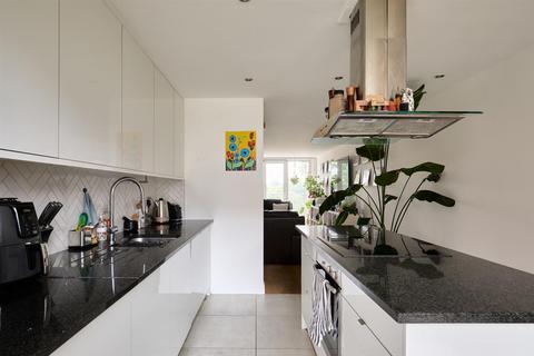 3 bedroom apartment for sale, Holland Gardens, Brentford, TW8