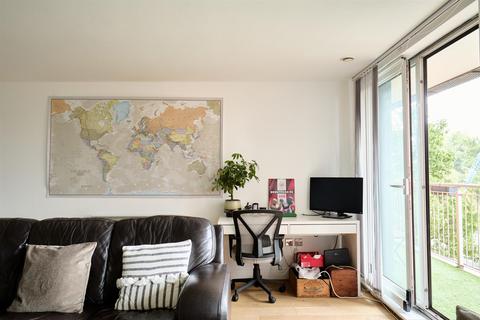 12 Holland Gardens, Brentford, TW8 0BE