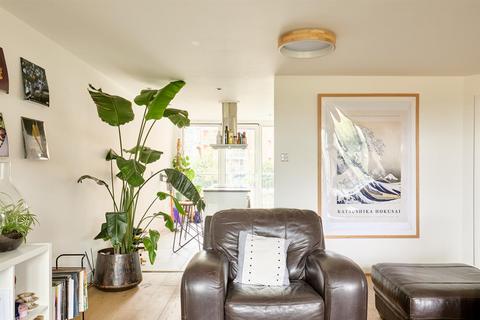 12 Holland Gardens, Brentford, TW8 0BE