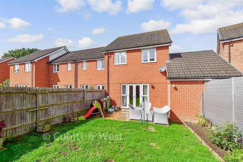 3 Barge Close, Yapton, Arundel, BN18 0FX