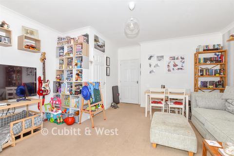 3 Barge Close, Yapton, Arundel, BN18 0FX