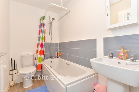3 Barge Close, Yapton, Arundel, BN18 0FX