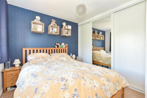 3 Barge Close, Yapton, Arundel, BN18 0FX
