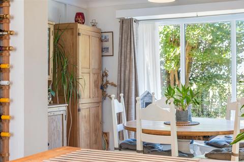 Hill House Tattenham Corner Road, Epsom, KT18 5PP