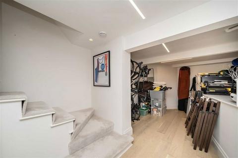 2 bedroom flat for sale, Margravine Road, London W6