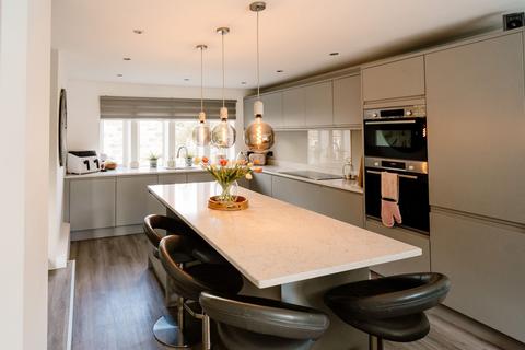 4 bedroom detached house for sale, Headlands, Liversedge, WF15