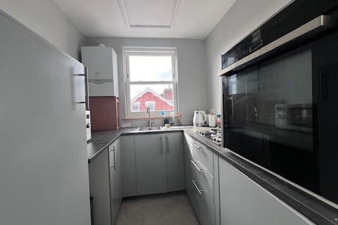 2 bedroom flat to rent, Whitwell Road, Southsea