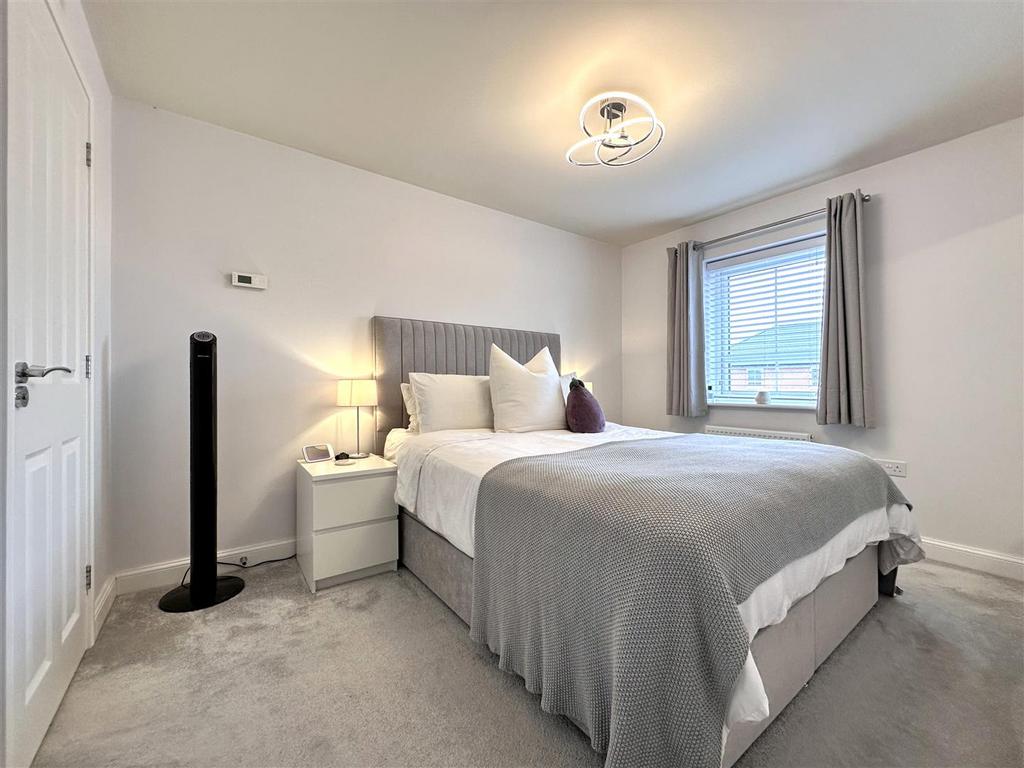 Master Bedroom 364