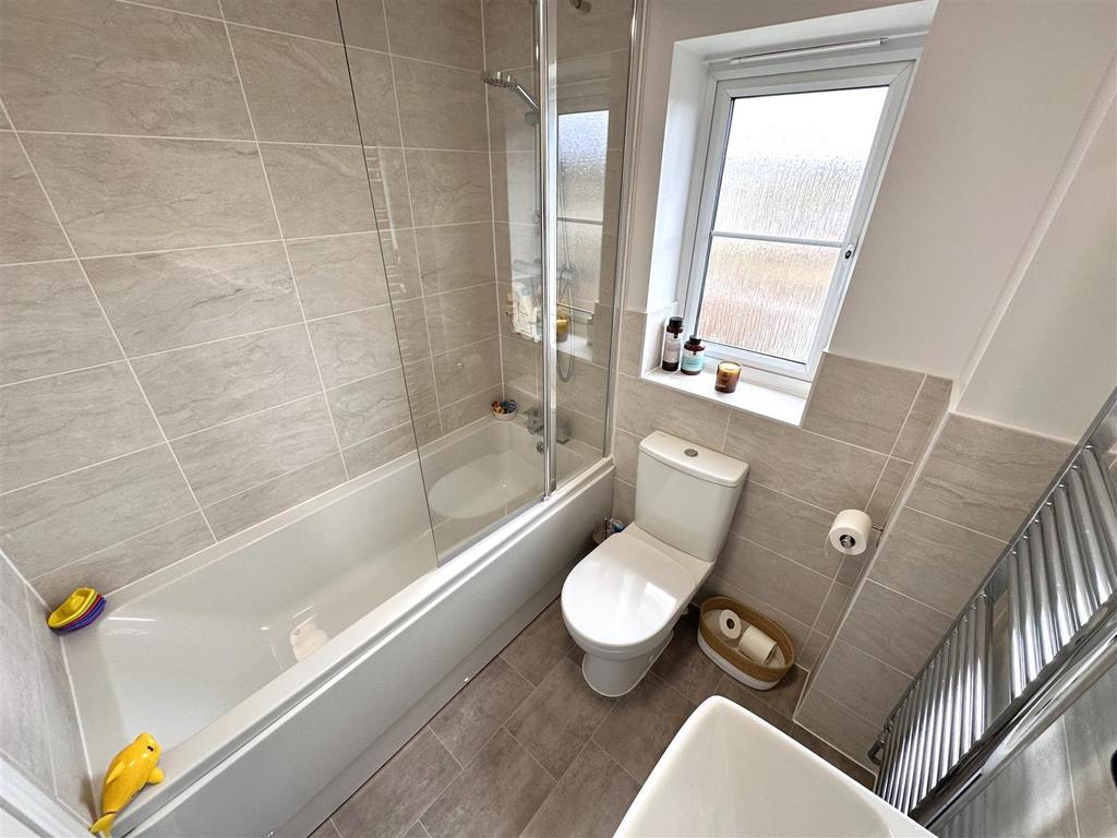 Family Bathroom 350