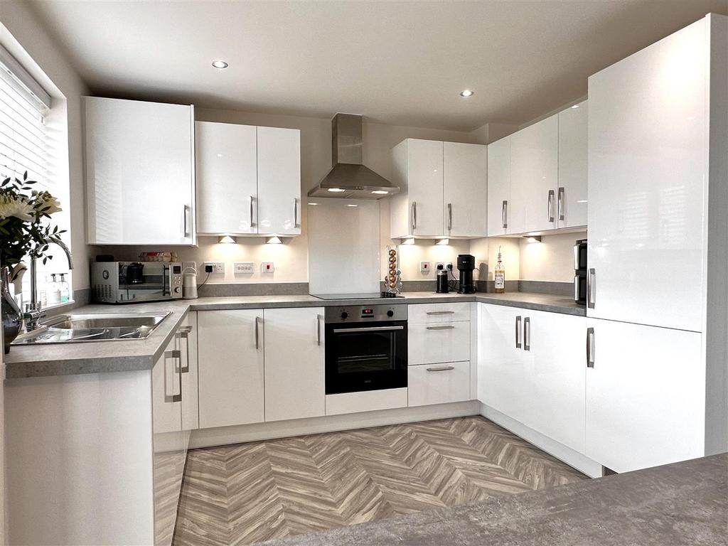 Modern Kitchen With Integrated Appliances 407