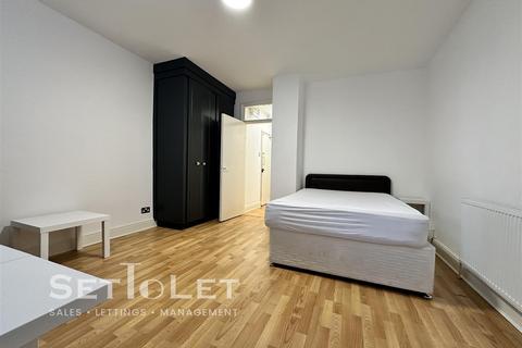 Studio to rent, Evington Road, Near Victoria Park, Leicester