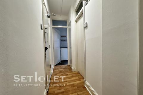 Studio to rent, Evington Road, Near Victoria Park, Leicester