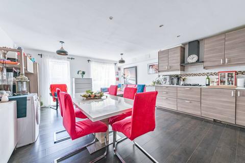 2 bedroom flat to rent, Chandler Way, Peckham, London, SE15