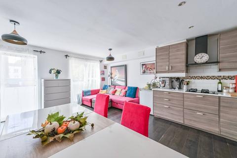 2 bedroom flat to rent, Chandler Way, Peckham, London, SE15