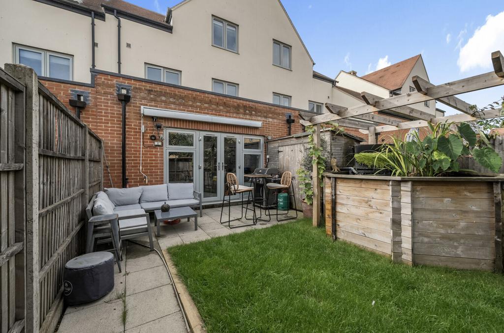 1354097-5-68c2962...