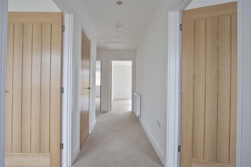 'L' Shaped Entrance Hall