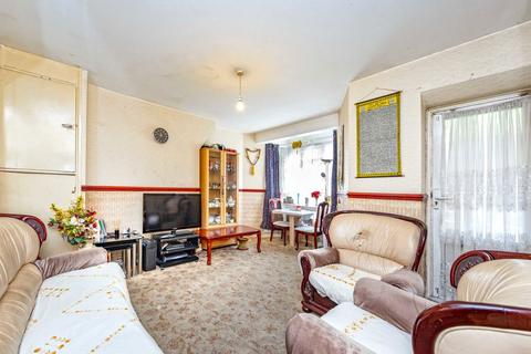 4 bedroom flat for sale, White City Estate, London W12