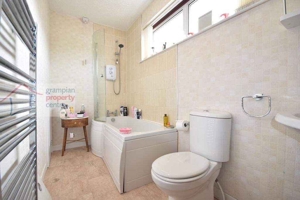 Bathroom .JPG