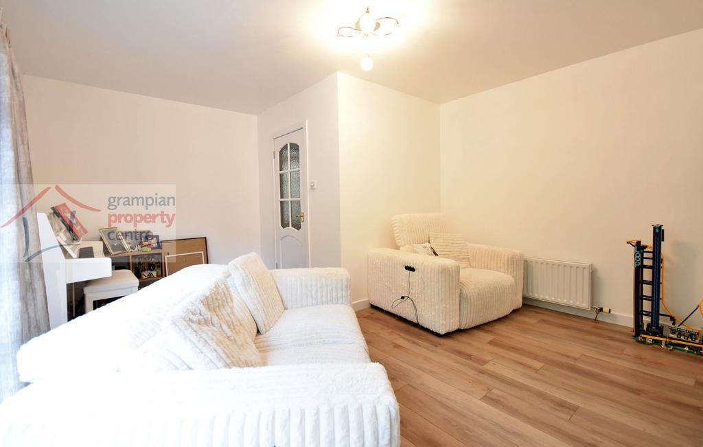Lounge 3.JPG