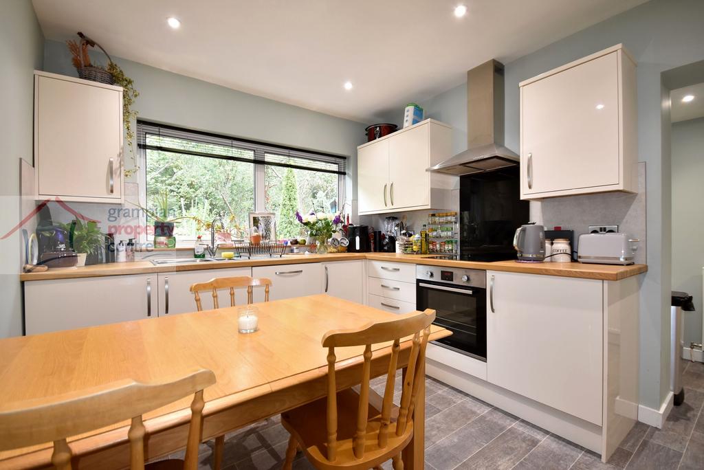Kitchen 2 .JPG