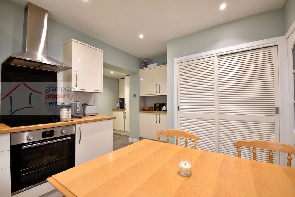 Kitchen 3 .JPG