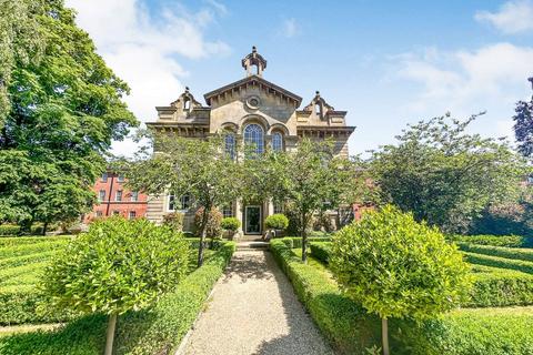 Houseman Crescent, West Didsbury, Greater Manchester, M20