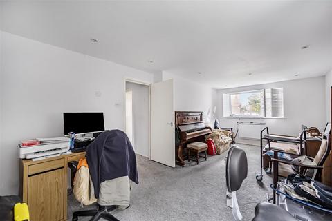 2 bedroom apartment for sale, Berrylands, Surbiton
