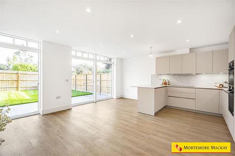 3 bedroom house for sale, Carpenter Gardens, London