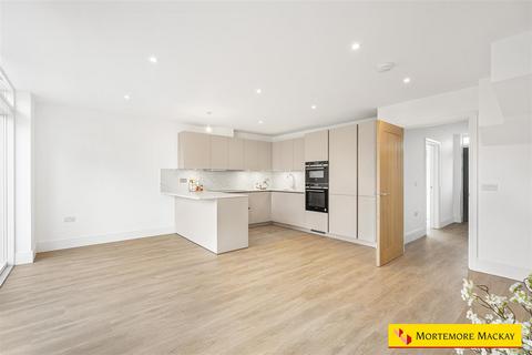 3 bedroom house for sale, Carpenter Gardens, London