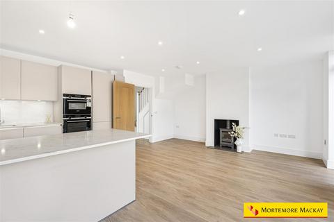 3 bedroom house for sale, Carpenter Gardens, London