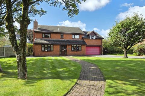 5 bedroom detached house for sale, Chapel Close, Wesham