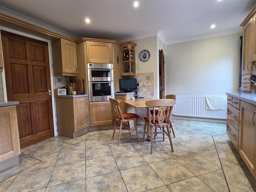 Dining kitchen