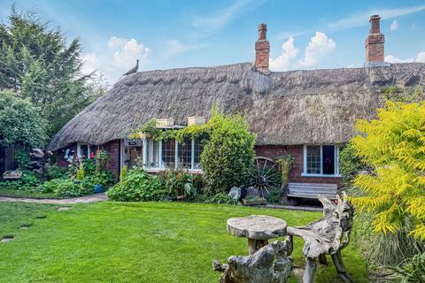 2 bedroom cottage for sale, Sallys Lane, Southport PR9