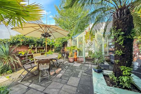 3 bedroom cottage for sale, Sallys Lane, Southport PR9
