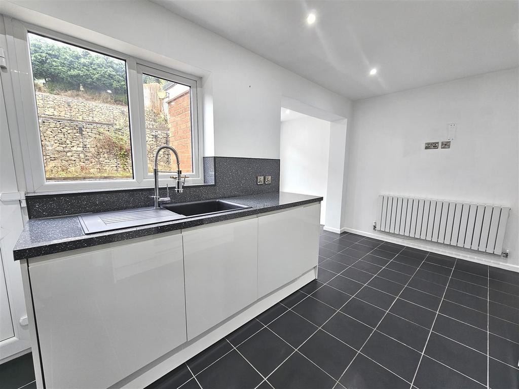 Kitchen1.jpg
