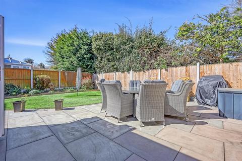 4 bedroom detached house for sale, Pittman Close, Ingrave, Brentwood
