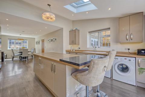 4 bedroom detached house for sale, Pittman Close, Ingrave, Brentwood