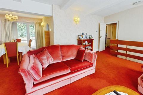4 bedroom detached house for sale, Chelsea Mansions, Northowram, Halifax