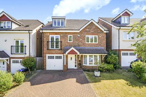 12 Aberdeen Way, Knaphill, Woking, GU21 2FJ