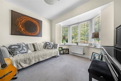 12 Aberdeen Way, Knaphill, Woking, GU21 2FJ