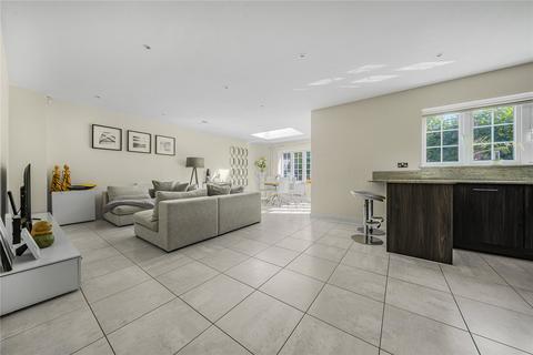 12 Aberdeen Way, Knaphill, Woking, GU21 2FJ
