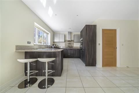 12 Aberdeen Way, Knaphill, Woking, GU21 2FJ