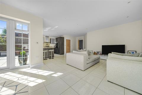 12 Aberdeen Way, Knaphill, Woking, GU21 2FJ