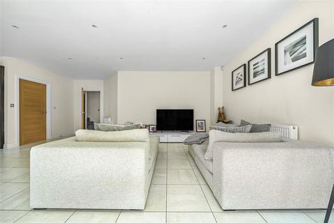 12 Aberdeen Way, Knaphill, Woking, GU21 2FJ