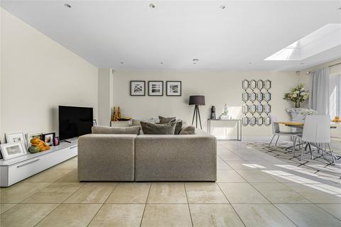 12 Aberdeen Way, Knaphill, Woking, GU21 2FJ