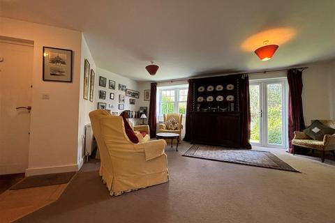 3 bedroom semi-detached house to rent, Station Road, St Helens