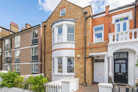 Altenburg Gardens, London SW11