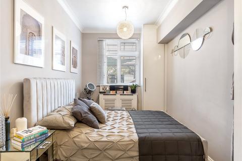 2 bedroom apartment for sale, Grenoble Gardens, London, N13